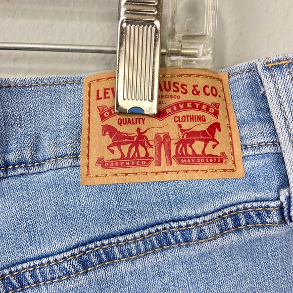 Levis Mid Length Shorts Size 33 Light Wash Denim Mid Rise Raw Hem Casual Cutoffs - Picture 6 of 11